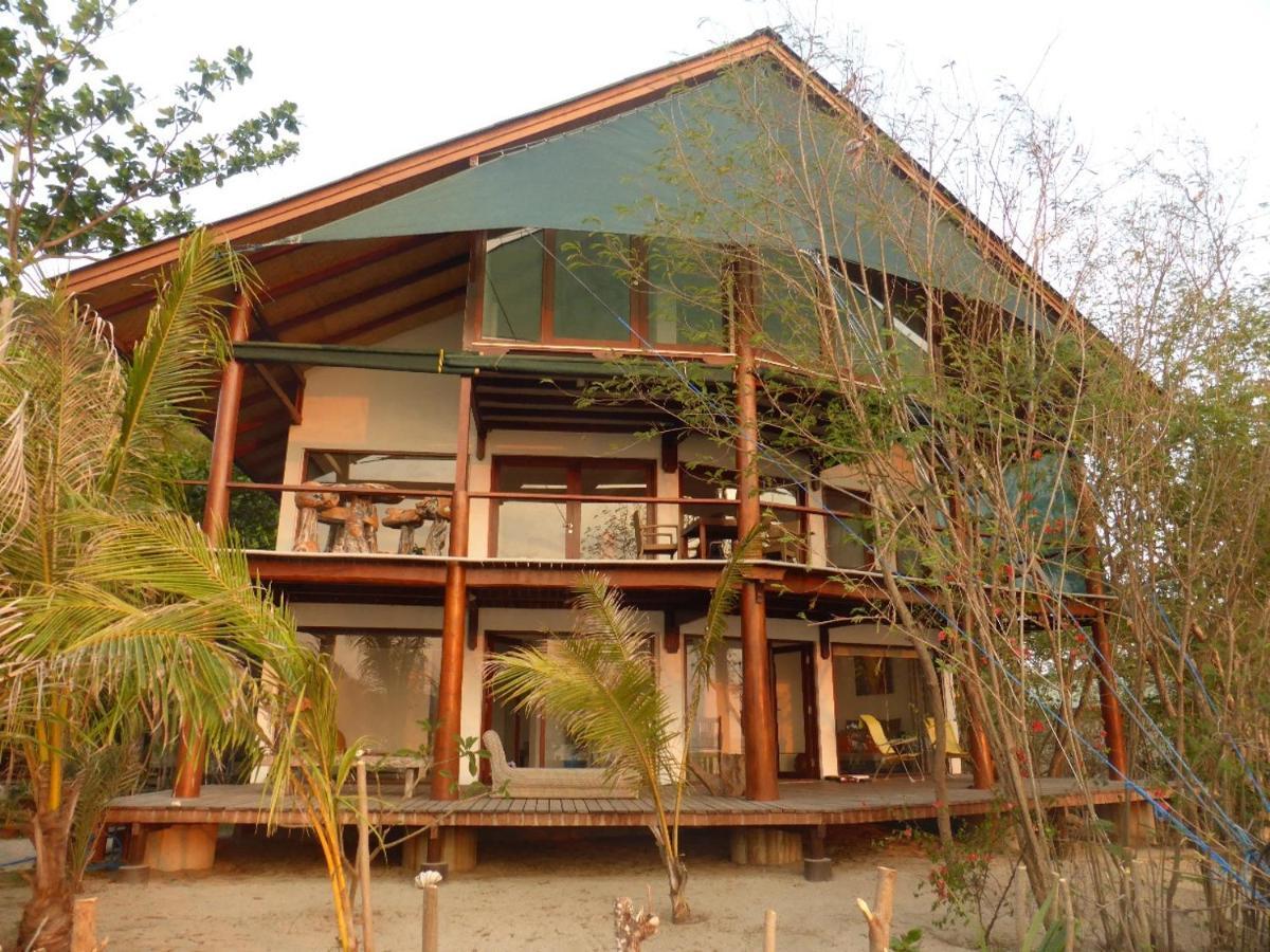 Castaway Surf Retreat 1 Hotell Sekongkang Exteriör bild