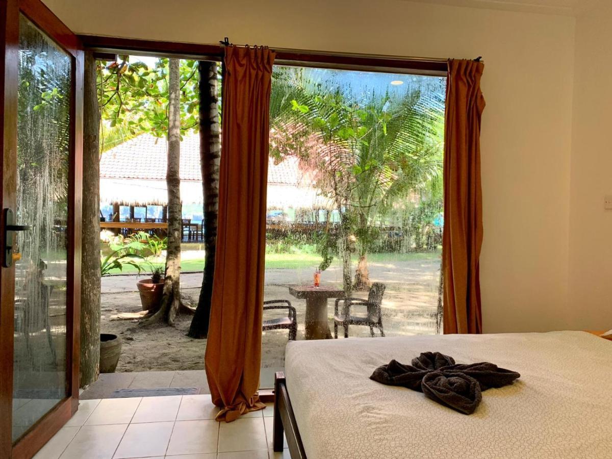 Castaway Surf Retreat 1 Hotell Sekongkang Exteriör bild